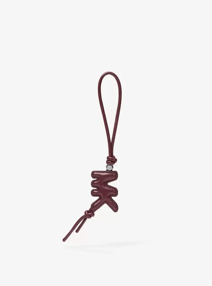 Adorno para bolso de piel con logo en relieve Adorno para bolso de piel con logo en relieve