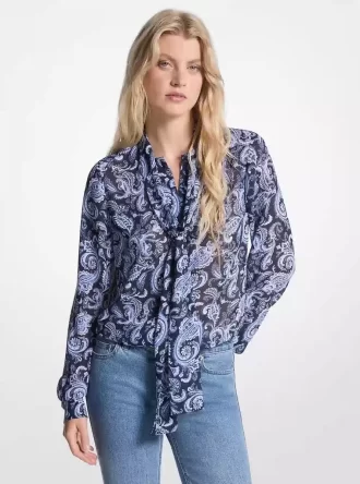 Blusa de georgette con cuello anudado y estampado paisley