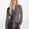 Blusa de georgette con estampado floral y cuello con lazo Blusa de georgette con estampado floral y cuello con lazo
