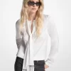 Blusa de satén con flecos y lazo en el cuello Blusa de satén con flecos y lazo en el cuello