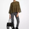 Blusa escalonada de georgette con estampado paisley