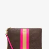 Bolsa grande con cremallera y logo a rayas