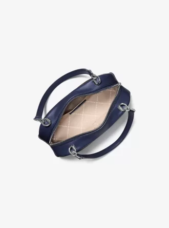 Bolso bandolera Cecily Small con el logo de la firma