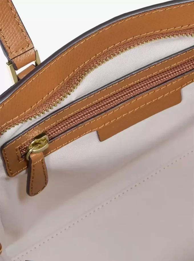 Bolso bandolera convertible de piel y logo de la firma Taryn Small Bolso bandolera convertible de piel y logo de la firma Taryn Small