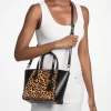 Bolso bandolera convertible Taryn pequeño con estampado de leopardo y piel de becerro Bolso bandolera convertible Taryn pequeño con estampado de leopardo y piel de becerro
