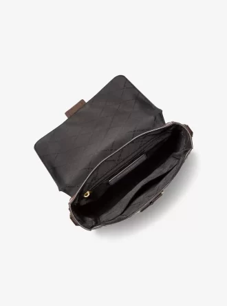 Bolso bandolera de piel bruñida con el logotipo de Colby en relieve