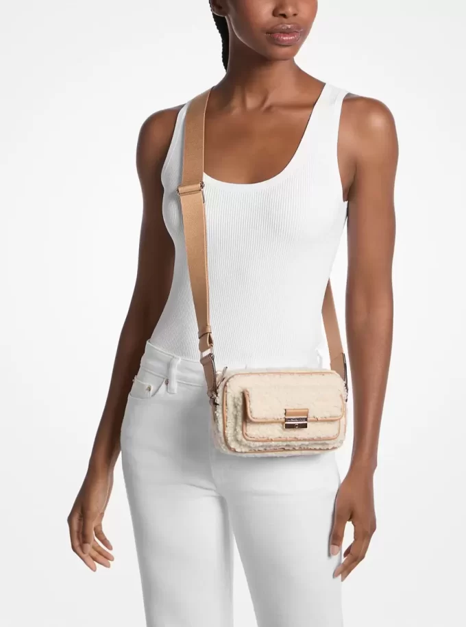 Bolso bandolera extrapequeño de piel sintética Bradshaw Bolso bandolera extrapequeño de piel sintética Bradshaw