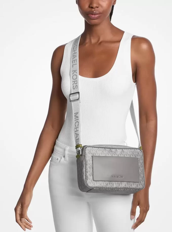Bolso bandolera grande con el logotipo de la firma estampado Jet Set Bolso bandolera grande con el logotipo de la firma estampado Jet Set