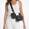 Bolso bandolera Jet Set mediano con el logo de la marca y estuche para Apple AirPods Pro®.