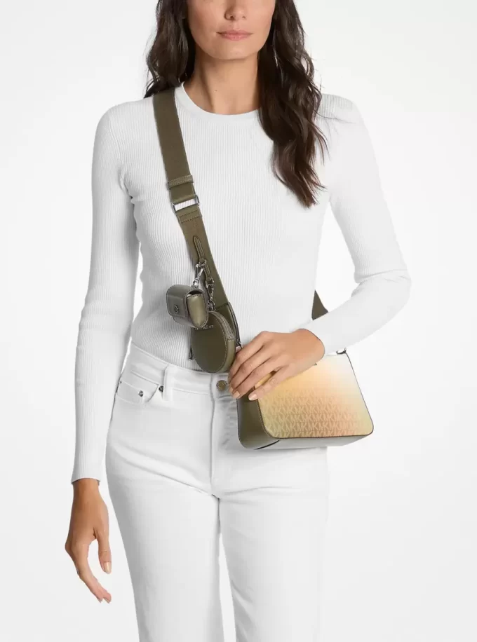 Bolso bandolera Jet Set pequeño con logo de la firma ombré y funda para Apple Airpods Pro® Bolso bandolera Jet Set pequeño con logo de la firma ombré y funda para Apple Airpods Pro®