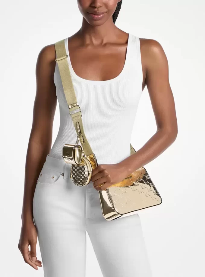 Bolso bandolera Jet Set pequeño con logotipo metálico grabado y estuche para Apple AirPods Pro®