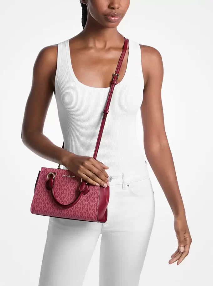 Bolso bandolera Marilyn Small con el logo de la firma