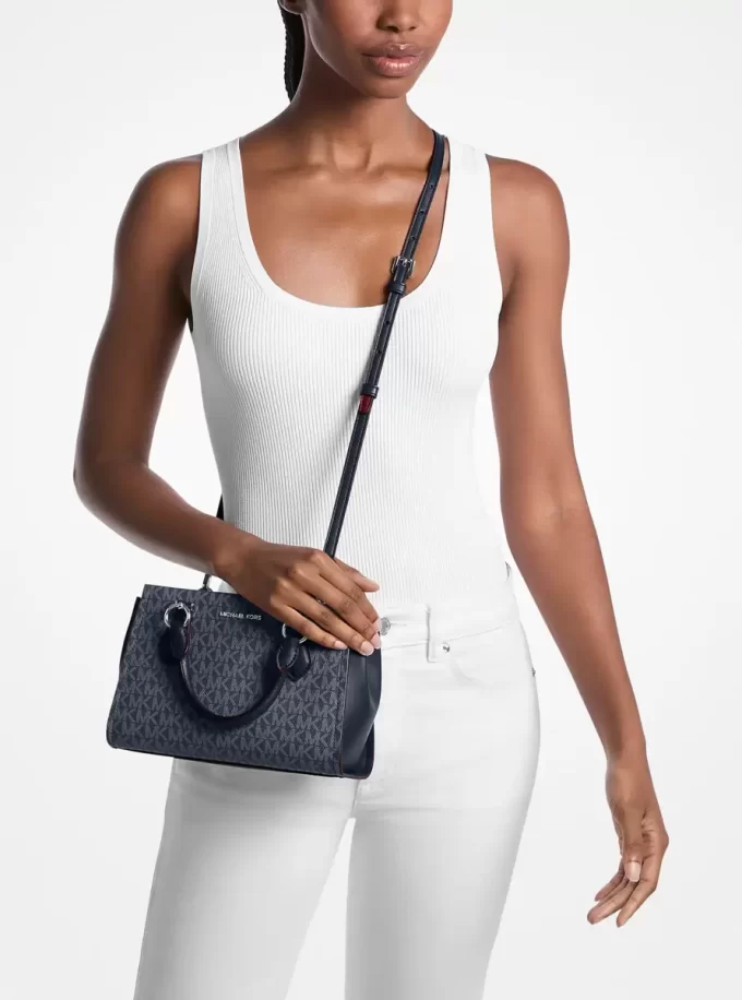 Bolso bandolera Marilyn Small con el logo de la firma