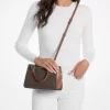 Bolso bandolera Marilyn Small con el logo de la firma