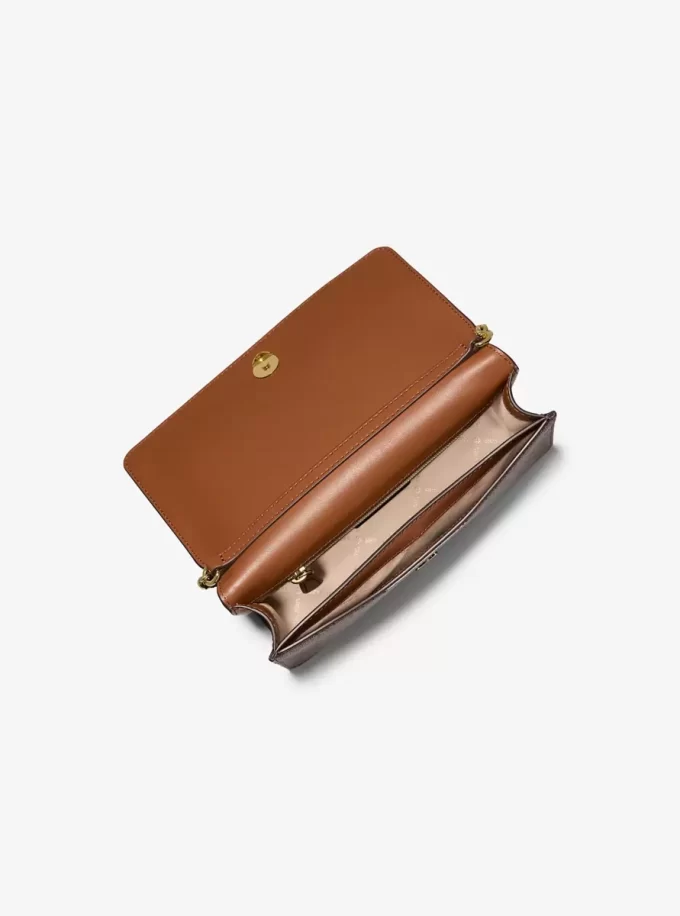 Bolso bandolera mediano con el logotipo de la firma Jet Set