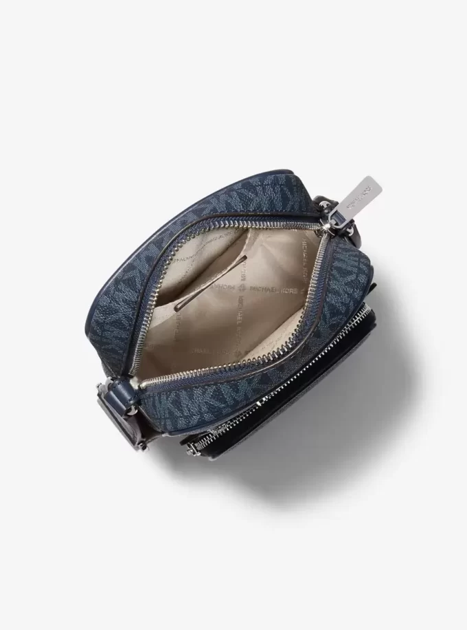 Bolso bandolera mediano con el logotipo de la firma Jet Set