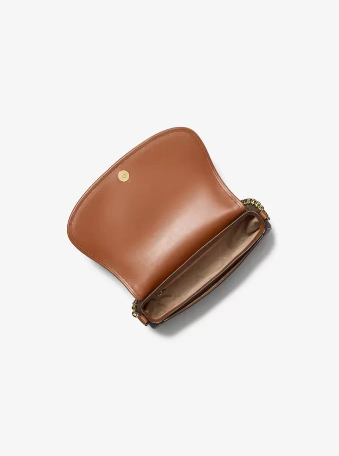 Bolso bandolera mediano con logotipo de la firma Mila