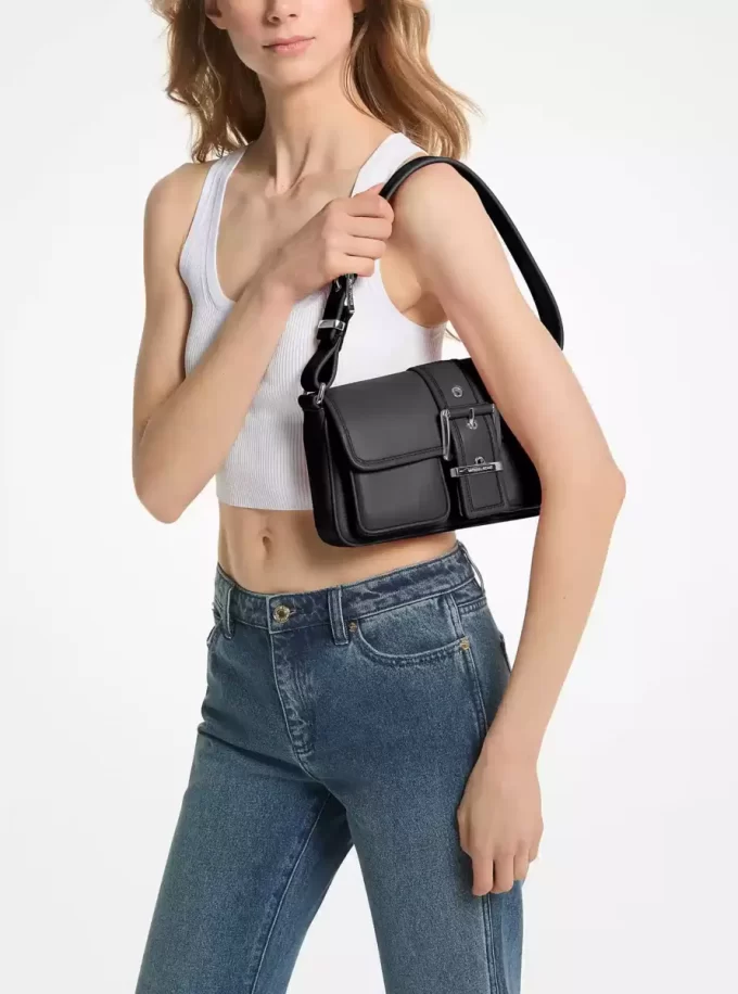 Bolso bandolera mediano de piel Colby Bolso bandolera mediano de piel Colby
