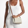 Bolso bandolera mediano Evelyn con logotipo de la firma Bolso bandolera mediano Evelyn con logotipo de la firma