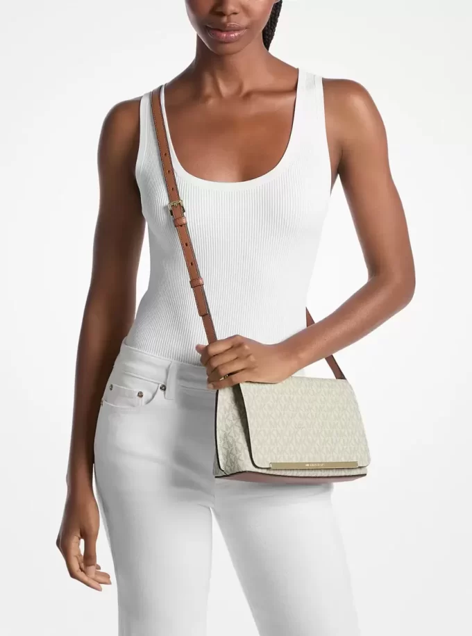 Bolso bandolera mediano Evelyn con logotipo de la firma Bolso bandolera mediano Evelyn con logotipo de la firma