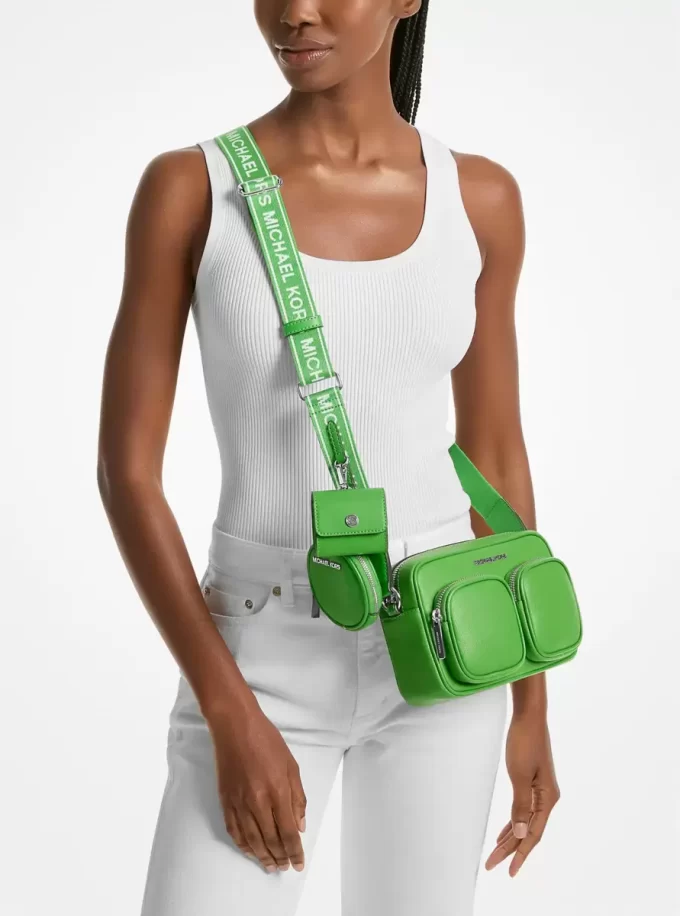 Bolso bandolera mediano Jet Set Leather con estuche para Apple AirPods Pro® Bolso bandolera mediano Jet Set Leather con estuche para Apple AirPods Pro®