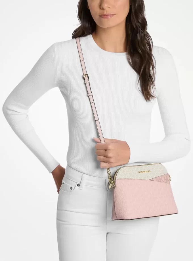 Bolso bandolera mediano Jet Set Travel con logo de la firma y bloques de color