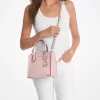 Bolso bandolera mediano Mercer de piel granulada en dos tonos