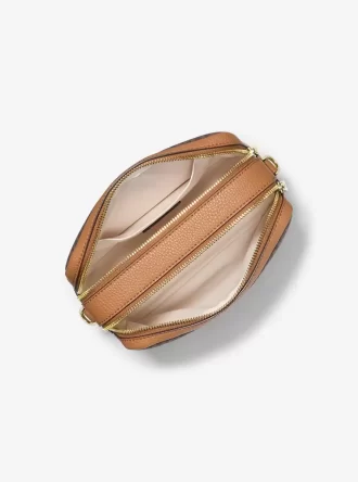 Bolso bandolera mediano para cámara con el logotipo de Bryant