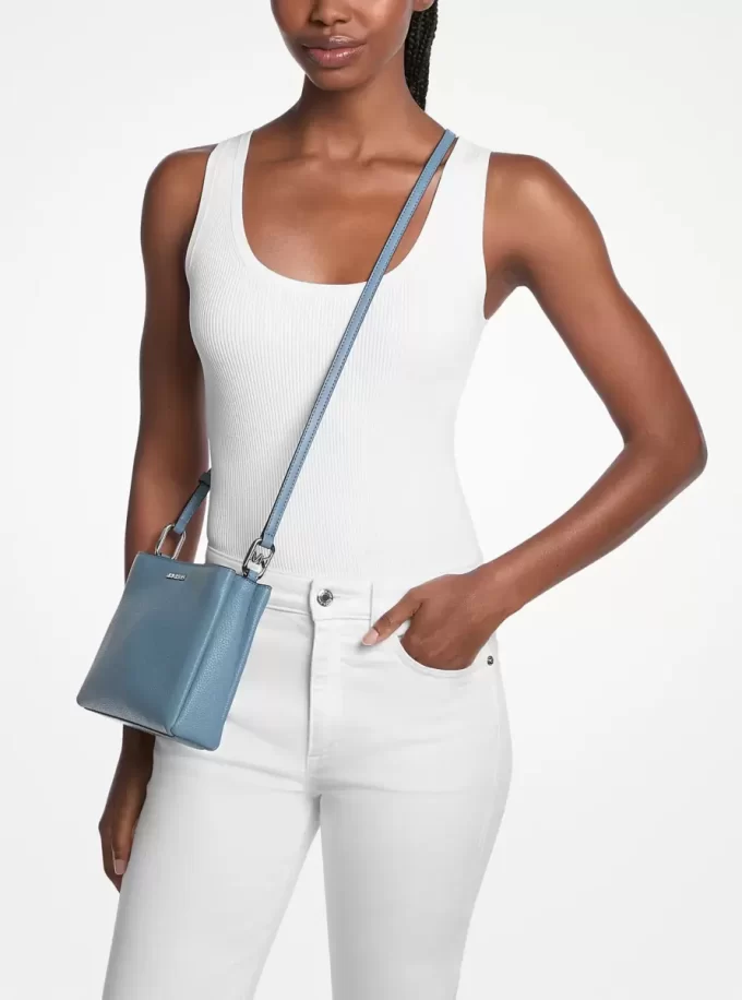 Bolso bandolera mediano Trisha de piel granulada
