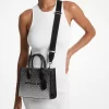 Bolso bandolera Mirella pequeño con logo sombreado y distintivo