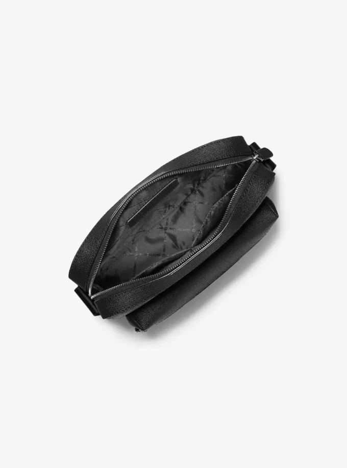 Bolso bandolera para cámara Hudson con textura y logotipo característico Bolso bandolera para cámara Hudson con textura y logotipo característico