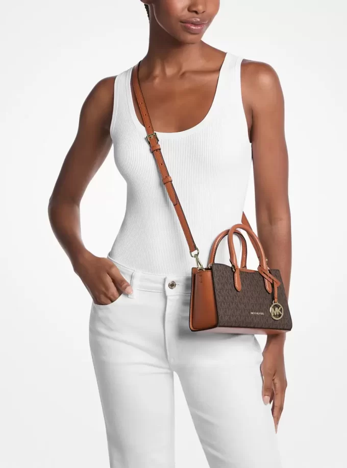 Bolso bandolera pequeño con el logo de la firma de Arden