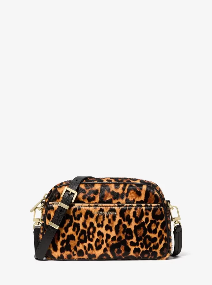 Bolso bandolera pequeño Jet Set con estampado de leopardo y piel de becerro. Bolso bandolera pequeño Jet Set con estampado de leopardo y piel de becerro.