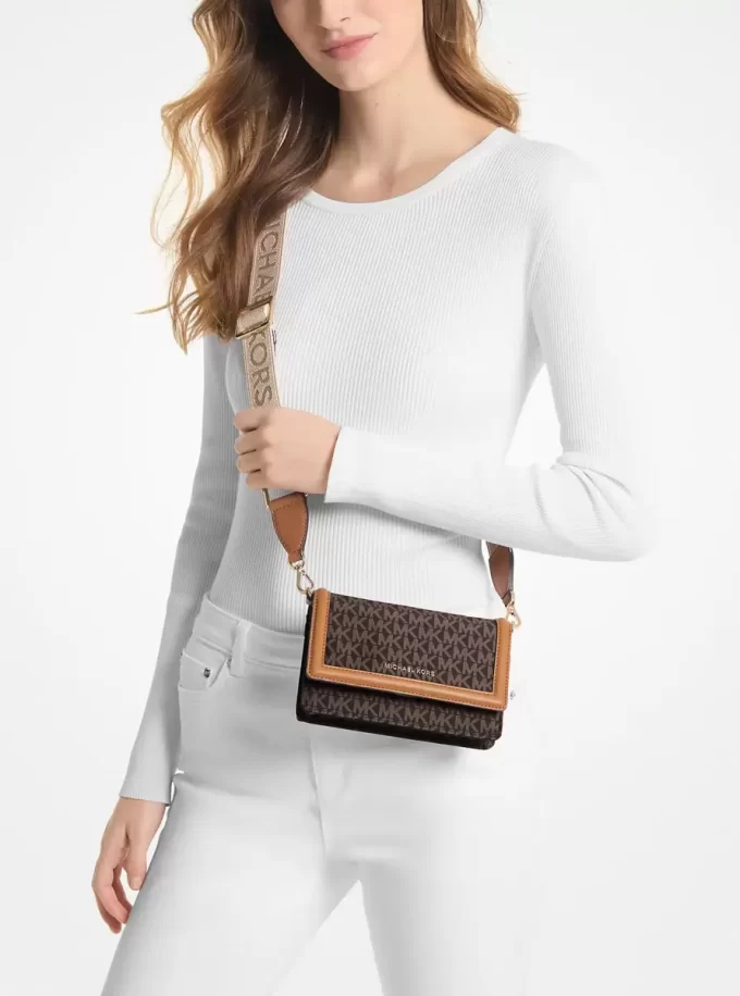 Bolso bandolera tejido para smartphone con estampado del logotipo pequeño Jet Set Bolso bandolera tejido para smartphone con estampado del logotipo pequeño Jet Set