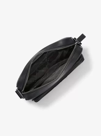 Bolso bandolera utilitario con el logo de la firma Cooper