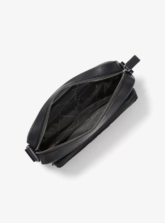 Bolso bandolera utilitario con el logo de la firma Cooper Bolso bandolera utilitario con el logo de la firma Cooper