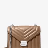 Bolso de hombro mediano acolchado Whitney Bolso de hombro mediano acolchado Whitney
