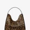 Bolso de hombro mediano Nayla de pelo de becerro con estampado de leopardo Bolso de hombro mediano Nayla de pelo de becerro con estampado de leopardo