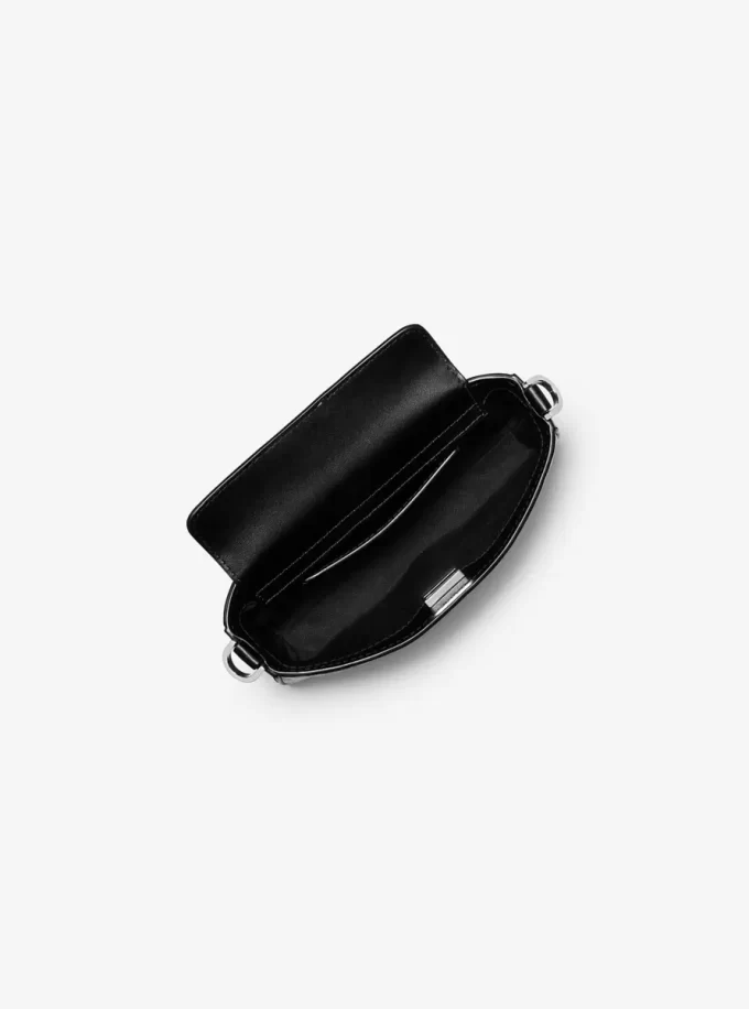 Bolso de mano convertible pequeño con logotipo de la firma metálica de Bryant Bolso de mano convertible pequeño con logotipo de la firma metálica de Bryant