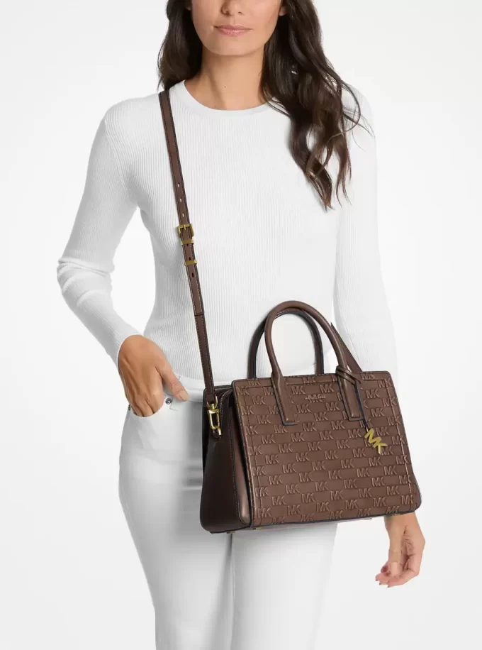 Bolso de piel bruñida con logotipo en relieve mediano Laila Bolso de piel bruñida con logotipo en relieve mediano Laila
