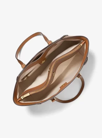 Bolso grande de piel y logo de Taryn