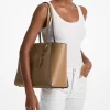 Bolso grande de piel y logo de Taryn Bolso grande de piel y logo de Taryn