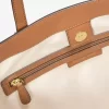 Bolso grande de piel y logo de Taryn Bolso grande de piel y logo de Taryn