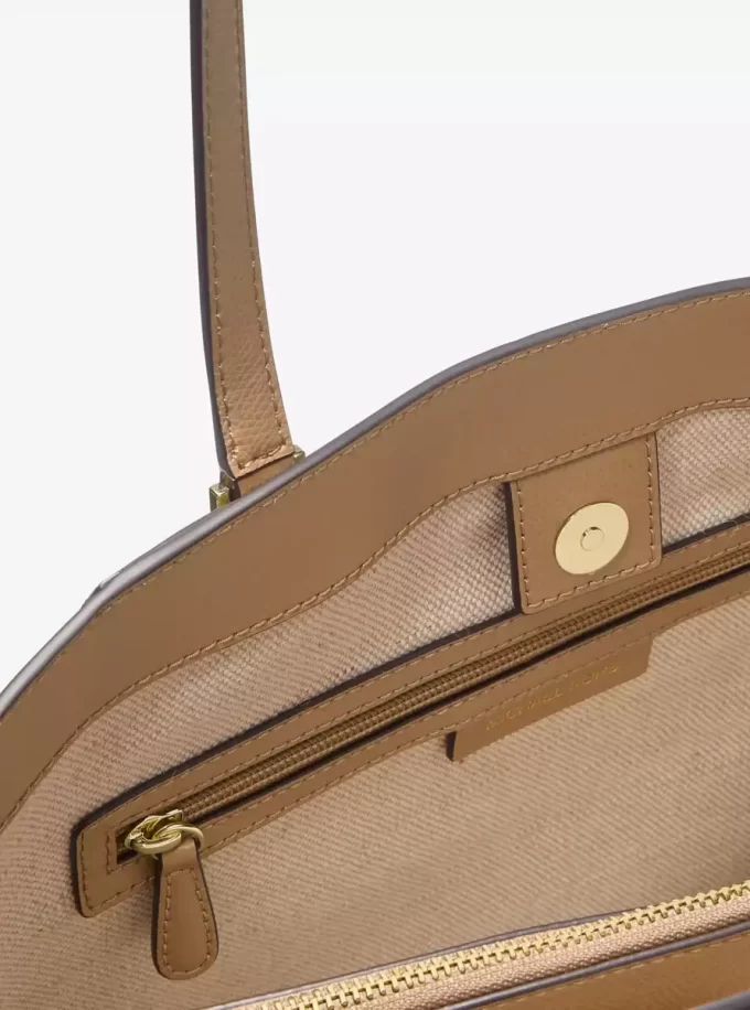 Bolso grande de piel y logo de Taryn Bolso grande de piel y logo de Taryn