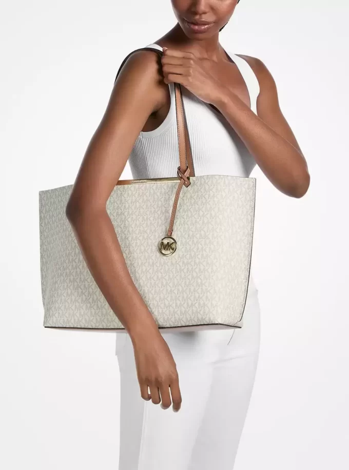 Bolso grande Evelyn con el logotipo de la firma Bolso grande Evelyn con el logotipo de la firma