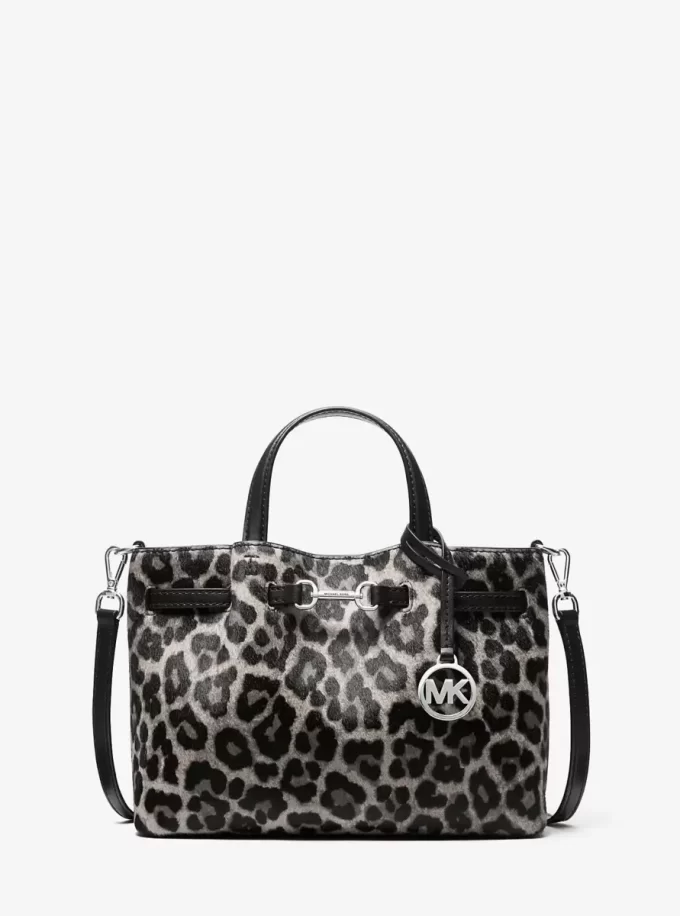 Bolso pequeño Carson de pelo de becerro con estampado de leopardo Bolso pequeño Carson de pelo de becerro con estampado de leopardo