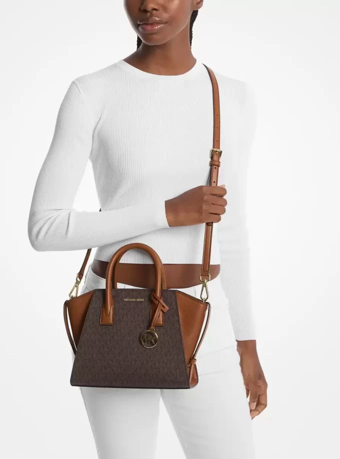Bolso pequeño de piel con logo de Avril Bolso pequeño de piel con logo de Avril