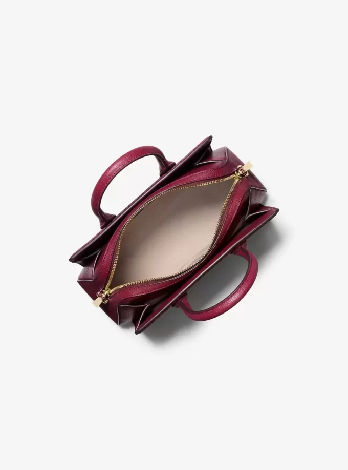 Bolso pequeño Laila con el logotipo de la firma Bolso pequeño Laila con el logotipo de la firma