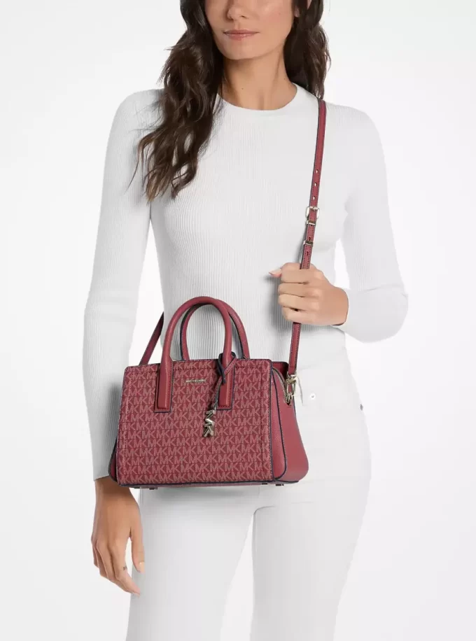 Bolso pequeño Laila con el logotipo de la firma Bolso pequeño Laila con el logotipo de la firma