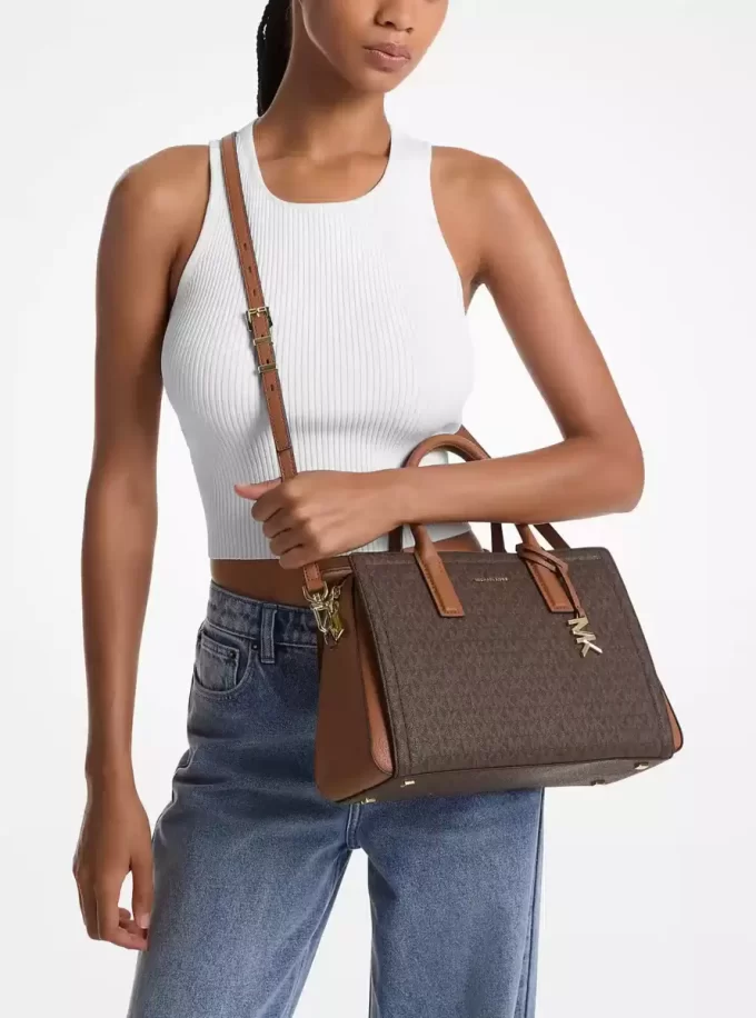Bolso satchel mediano con logotipo de la firma Laila Bolso satchel mediano con logotipo de la firma Laila